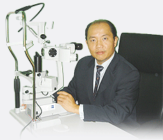 Consultant Eye Surgeon Dr. Yeoh Phee Liang